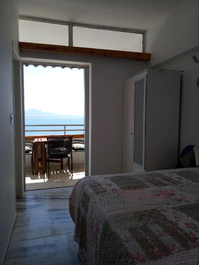 Atlas Apartment With Private Beach And Seaview Loutráki Exterior foto